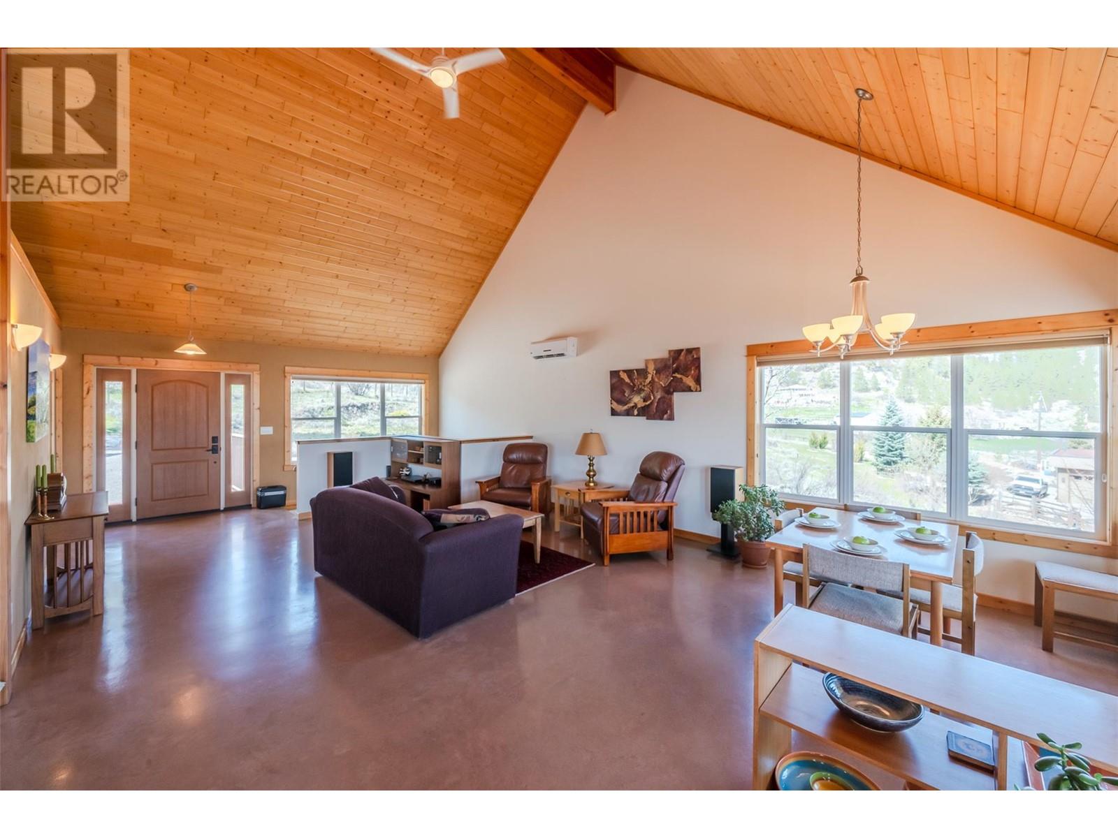 586 Wilson Mountain Road, Oliver