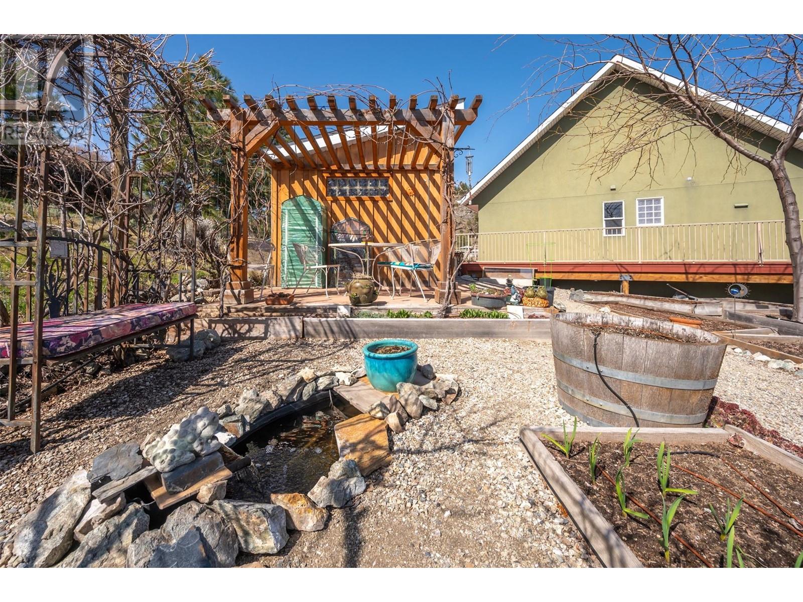 586 Wilson Mountain Road, Oliver