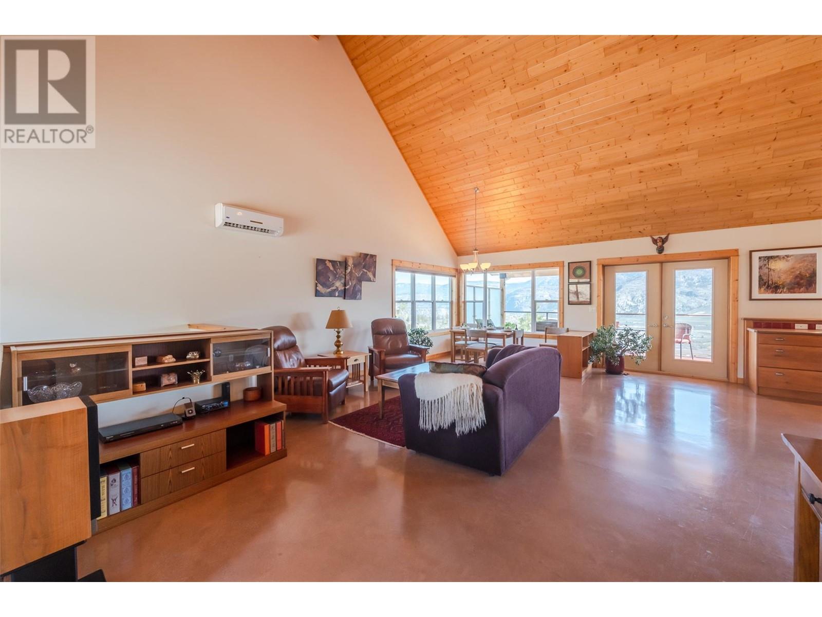 586 Wilson Mountain Road, Oliver