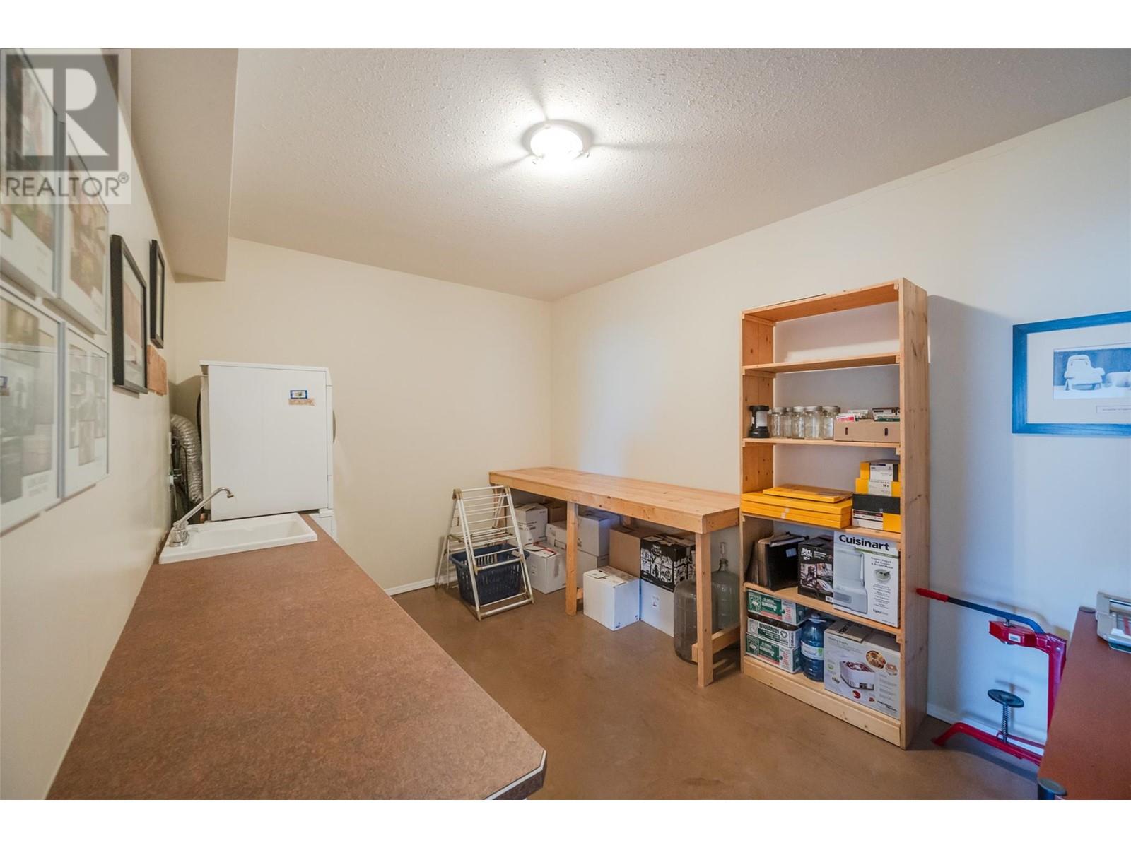 586 Wilson Mountain Road, Oliver