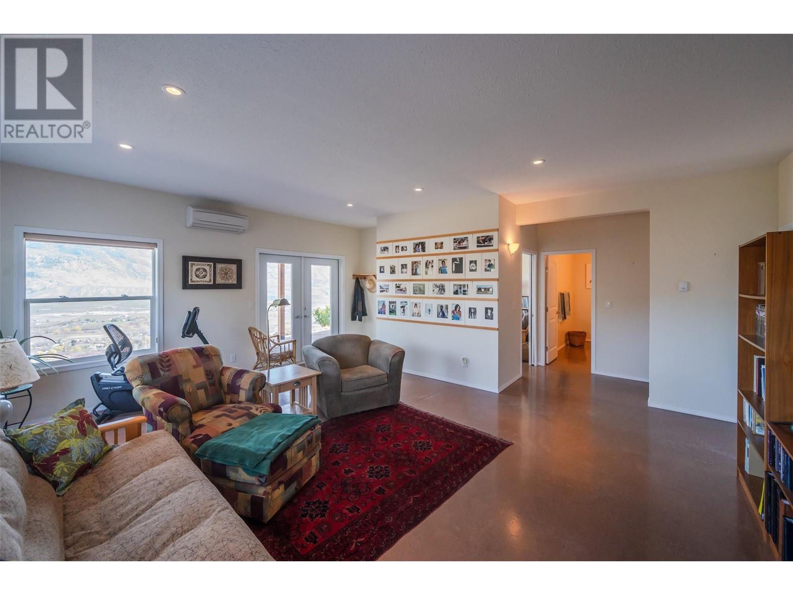 586 Wilson Mountain Road, Oliver