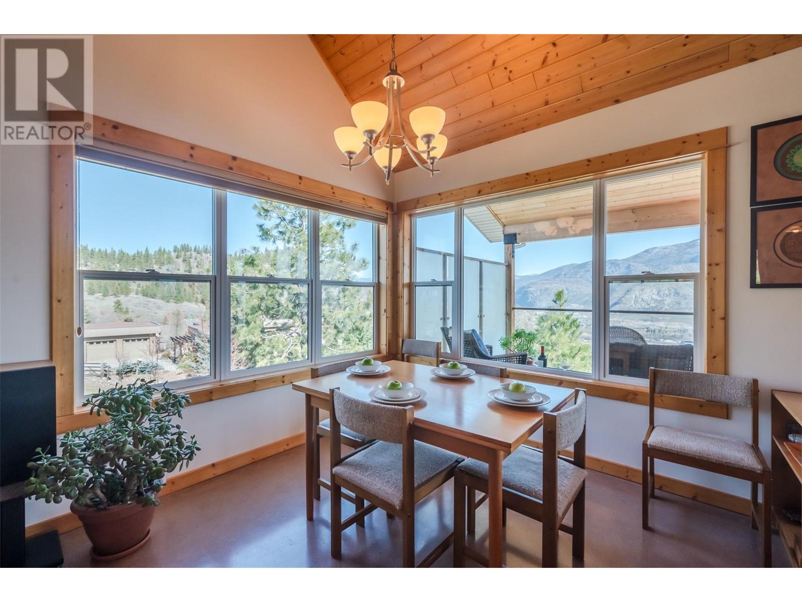 586 Wilson Mountain Road, Oliver