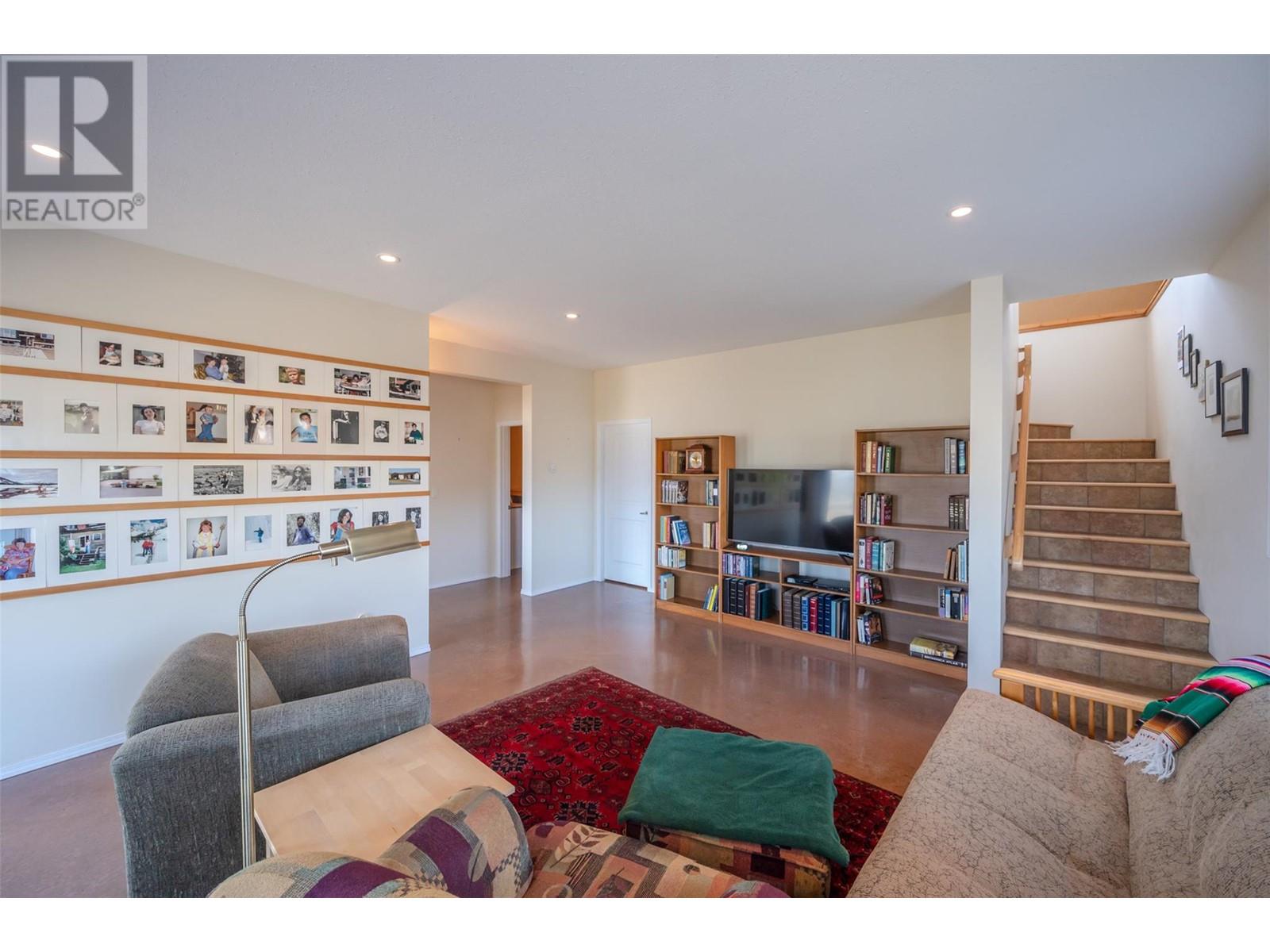 586 Wilson Mountain Road, Oliver
