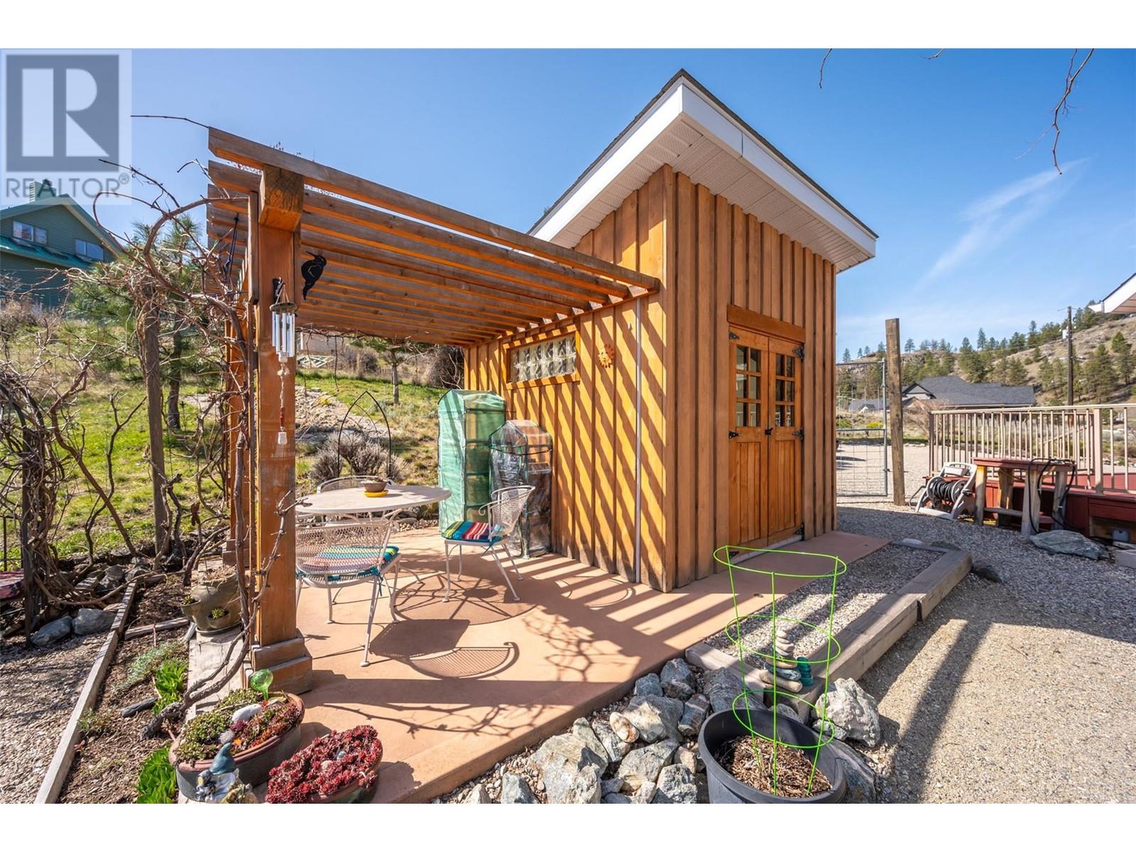586 Wilson Mountain Road, Oliver
