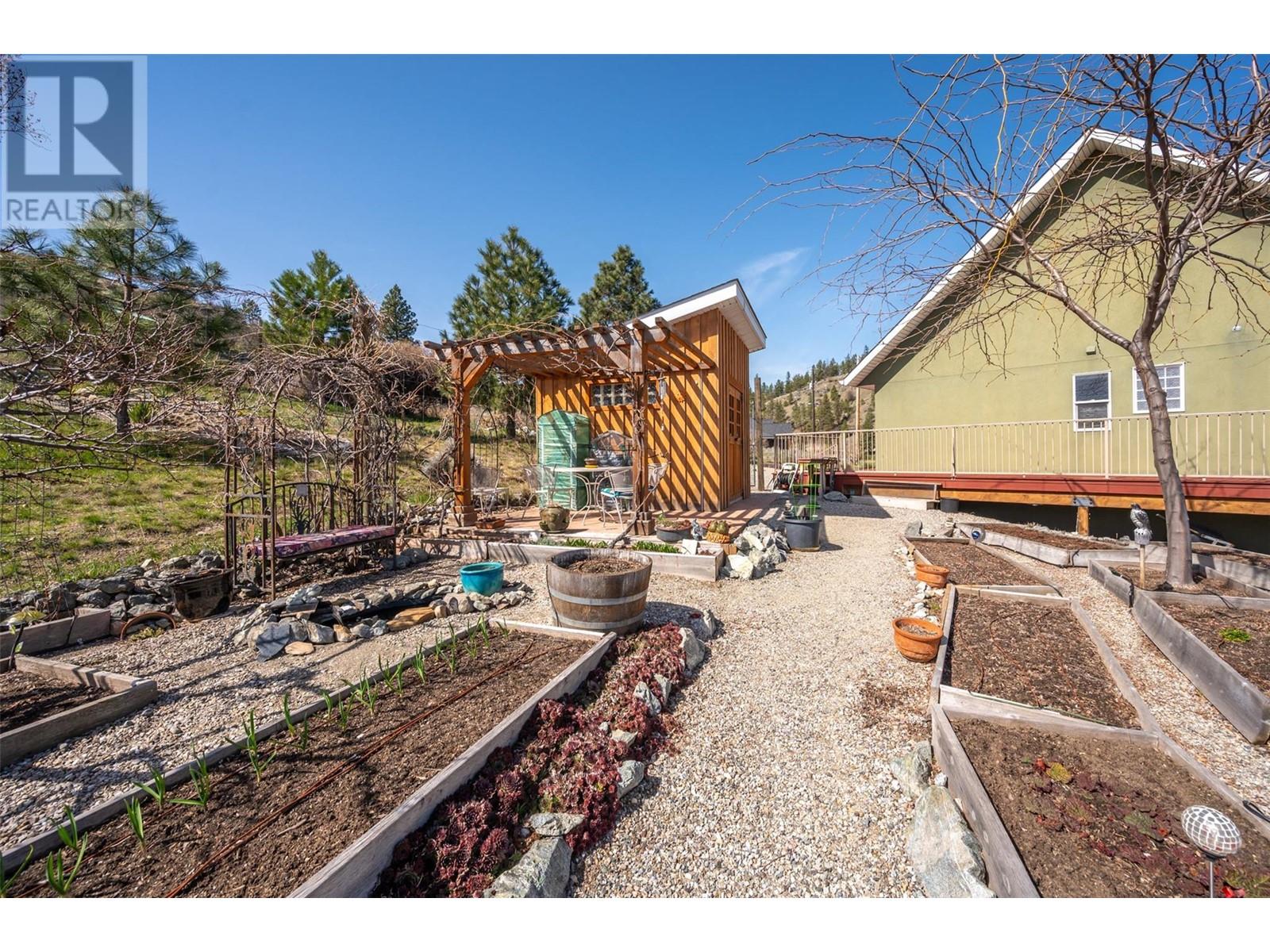 586 Wilson Mountain Road, Oliver
