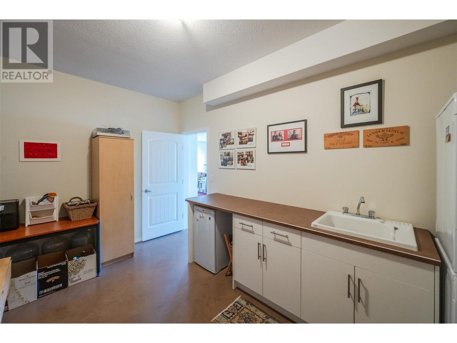 586 Wilson Mountain Road, Oliver