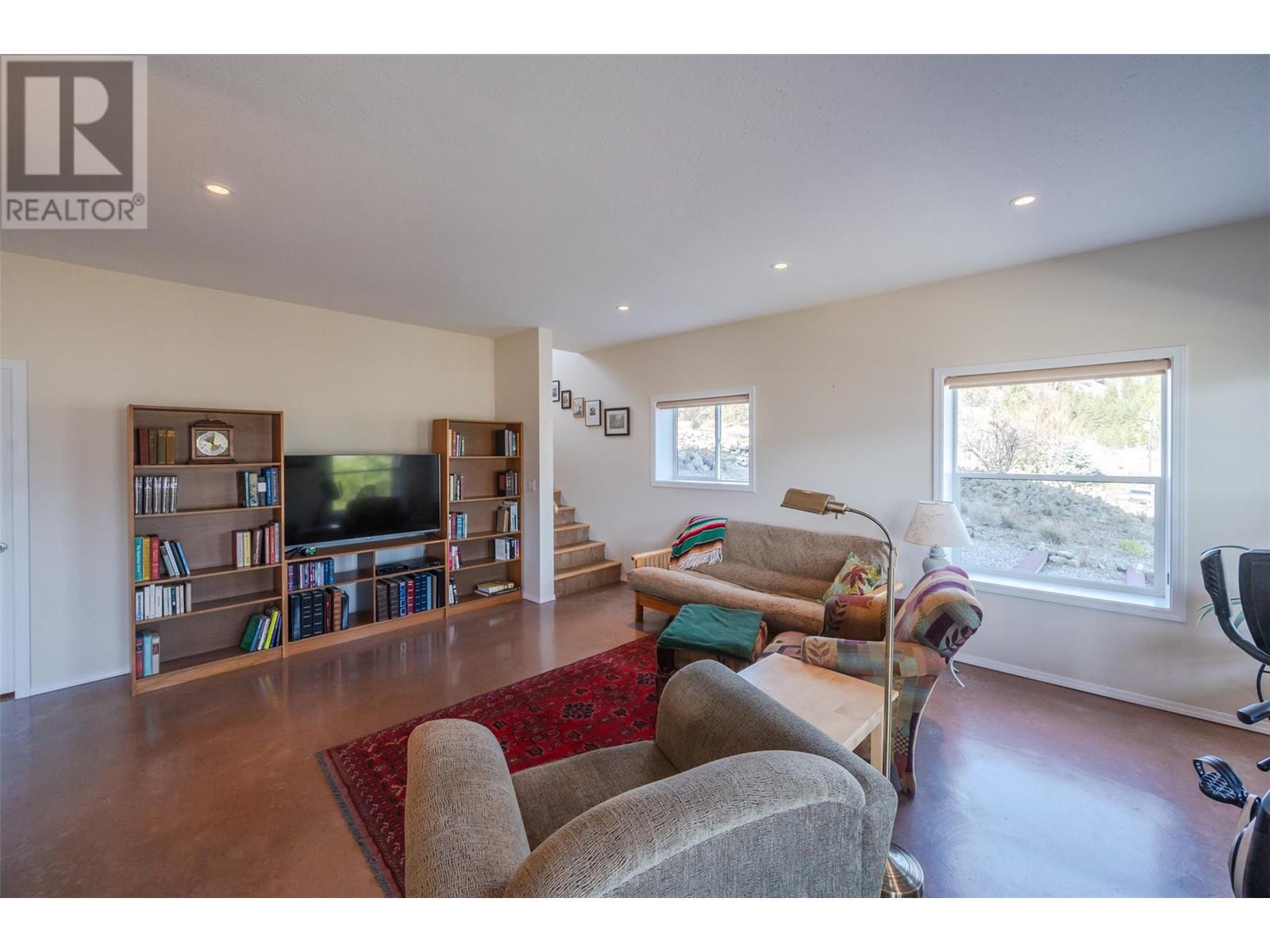 586 Wilson Mountain Road, Oliver
