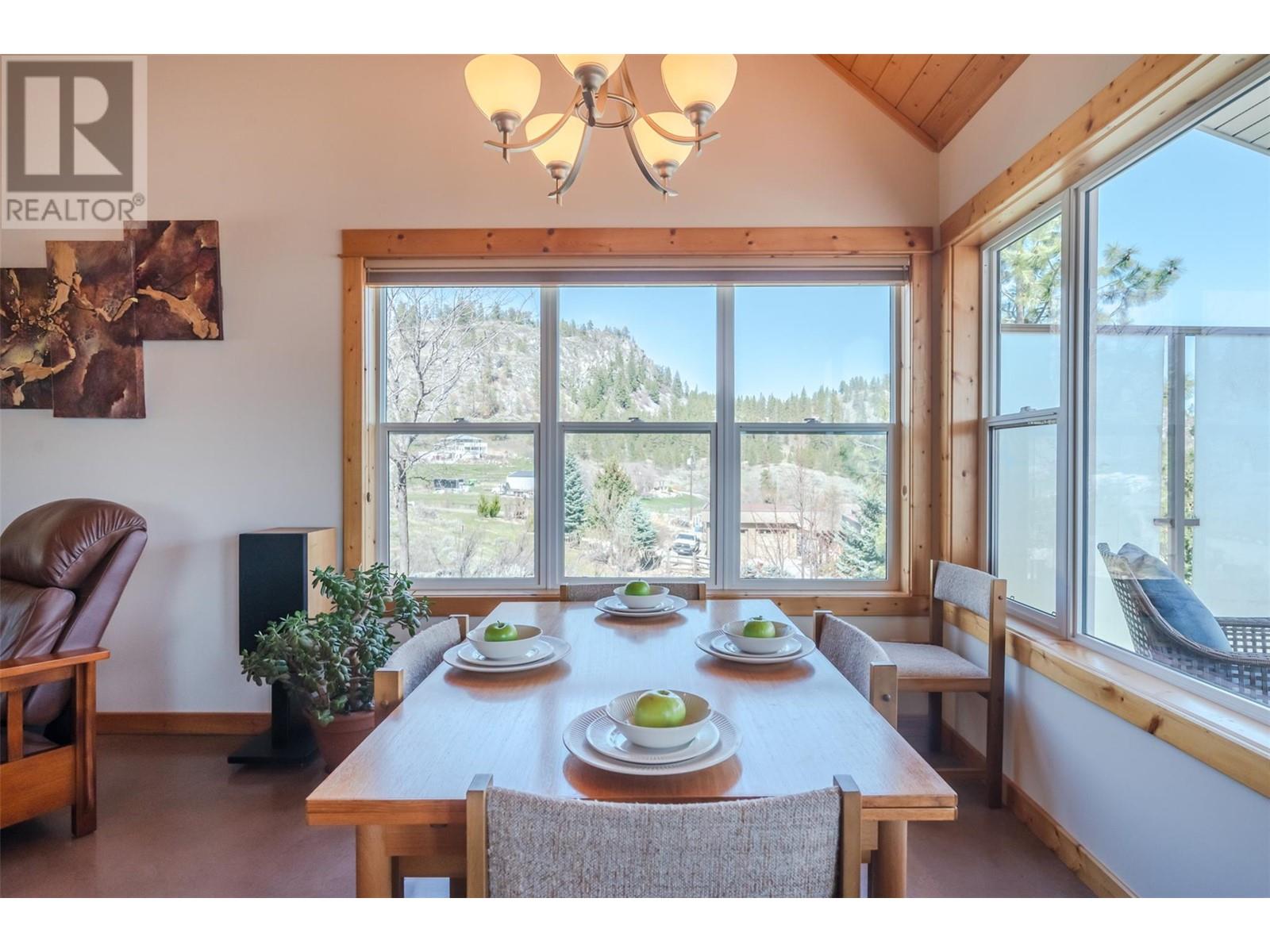 586 Wilson Mountain Road, Oliver