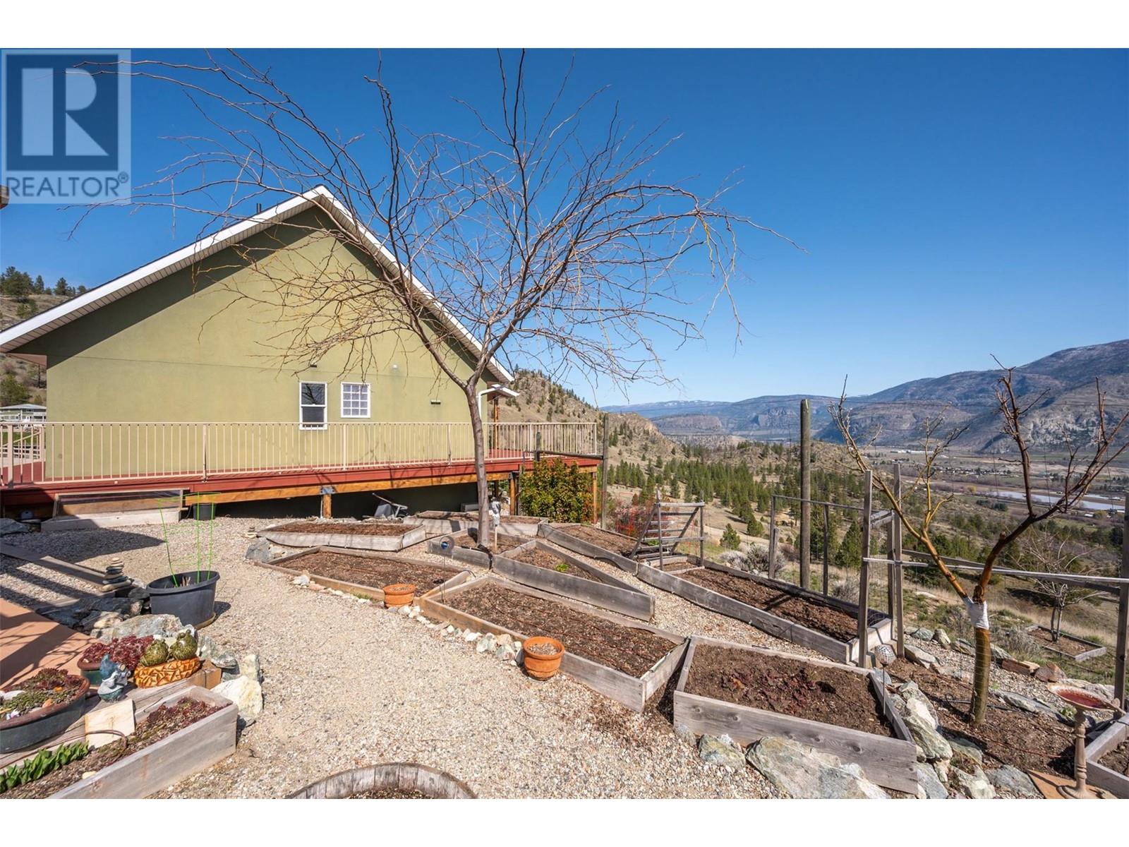 586 Wilson Mountain Road, Oliver