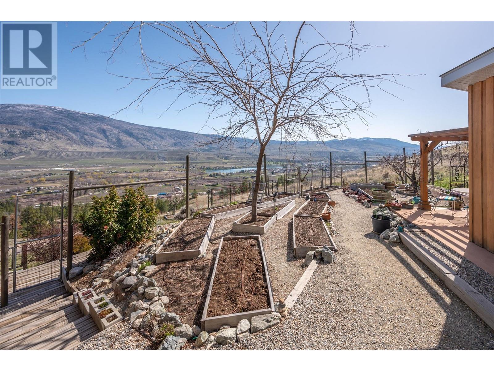 586 Wilson Mountain Road, Oliver