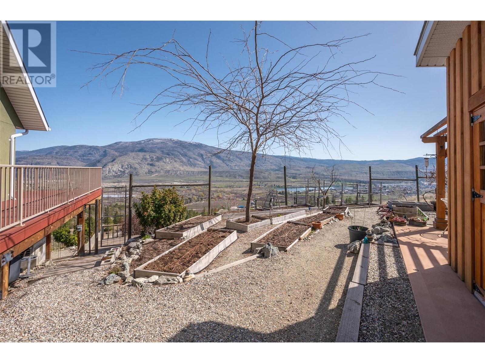 586 Wilson Mountain Road, Oliver