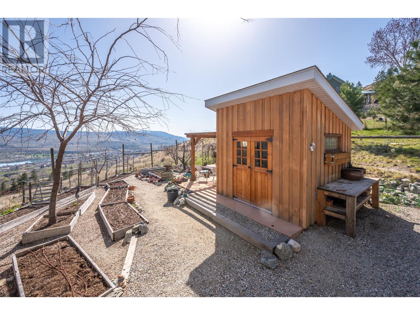 586 Wilson Mountain Road, Oliver