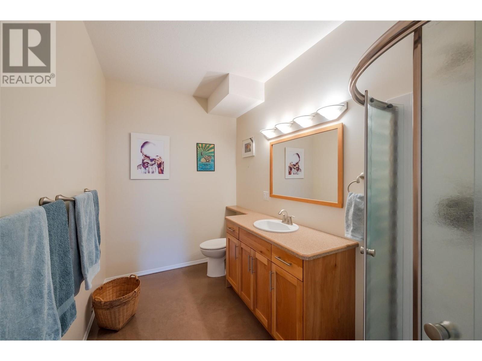 586 Wilson Mountain Road, Oliver