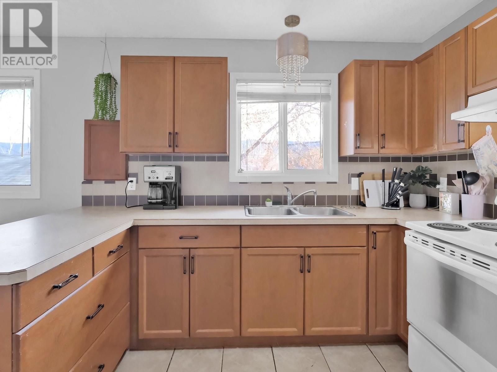 654 Wade Avenue W Unit# #101 & #102, Penticton