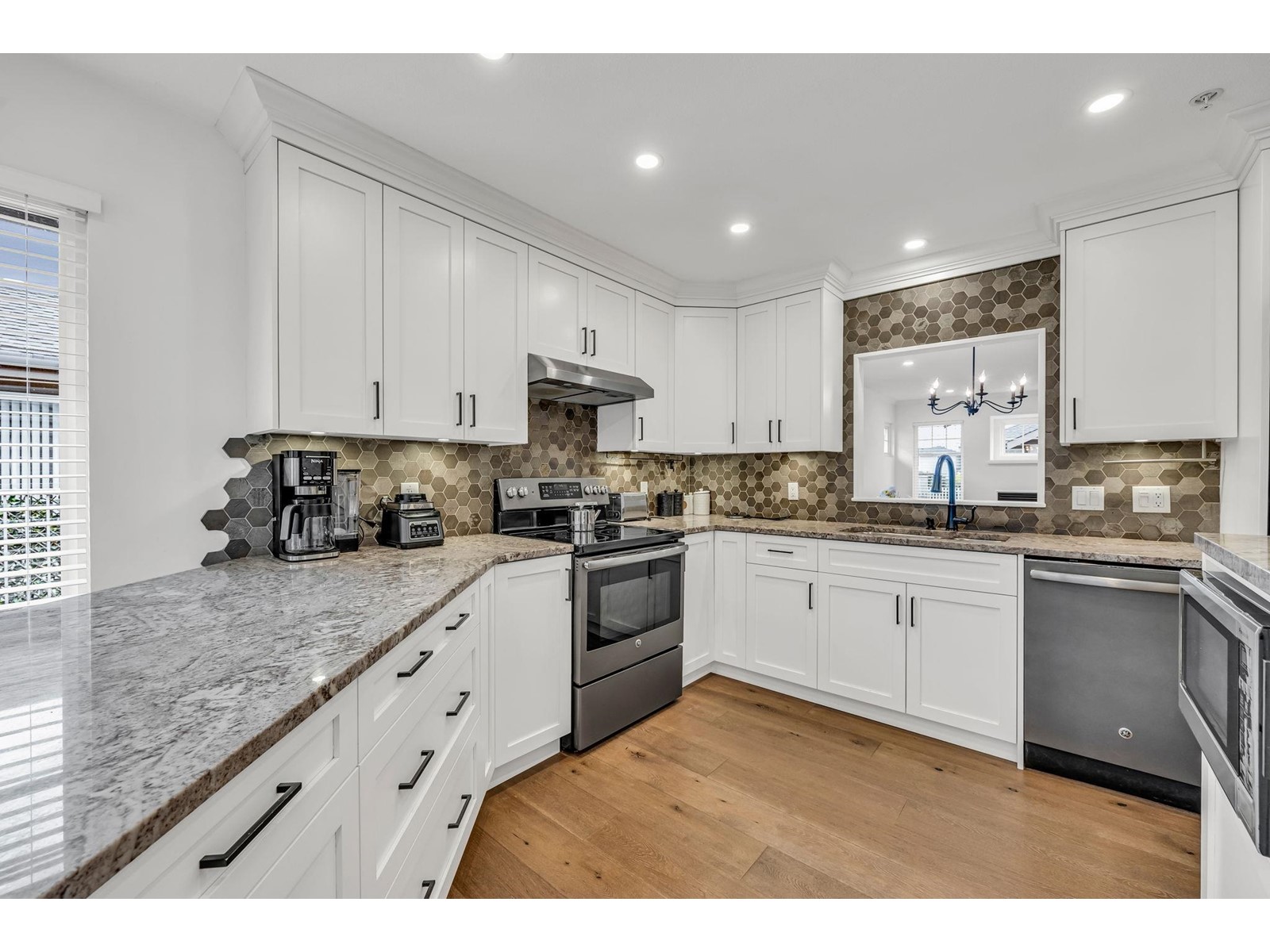 Photo 3 of 18 20222 96 Avenue, Langley BC