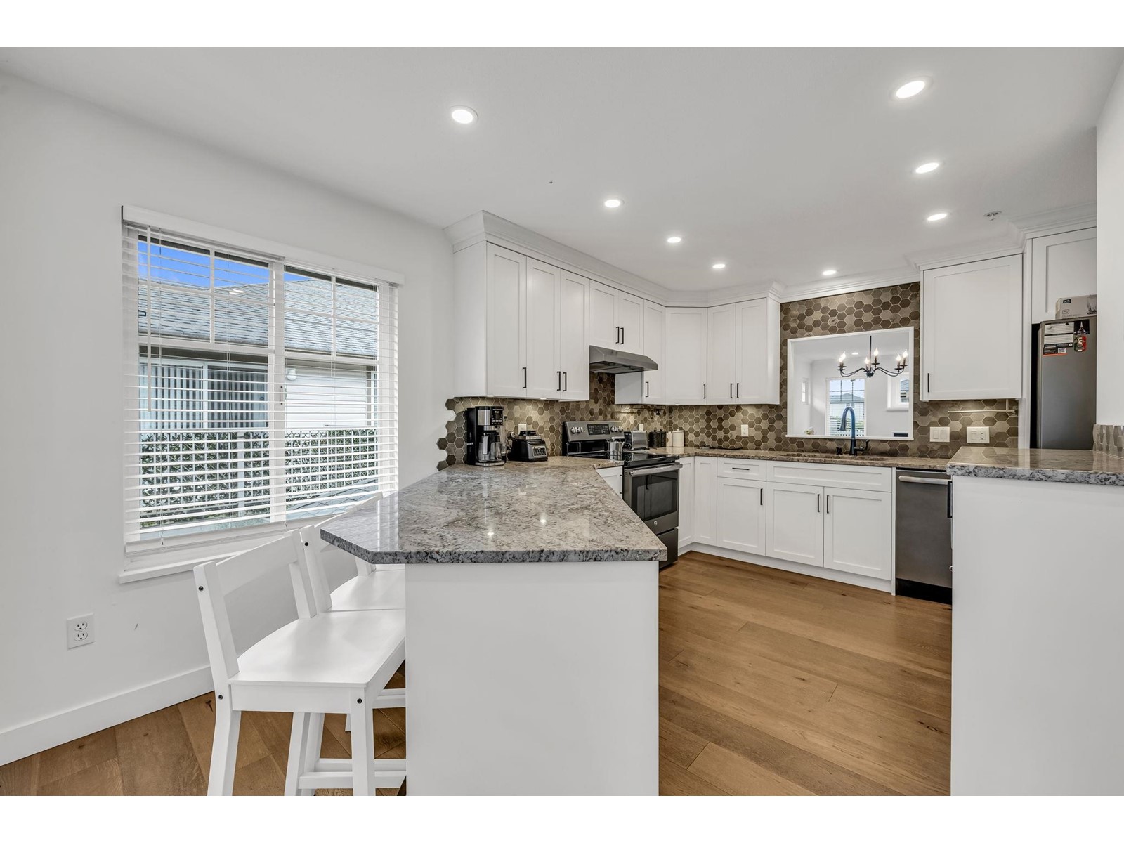 Photo 2 of 18 20222 96 Avenue, Langley BC