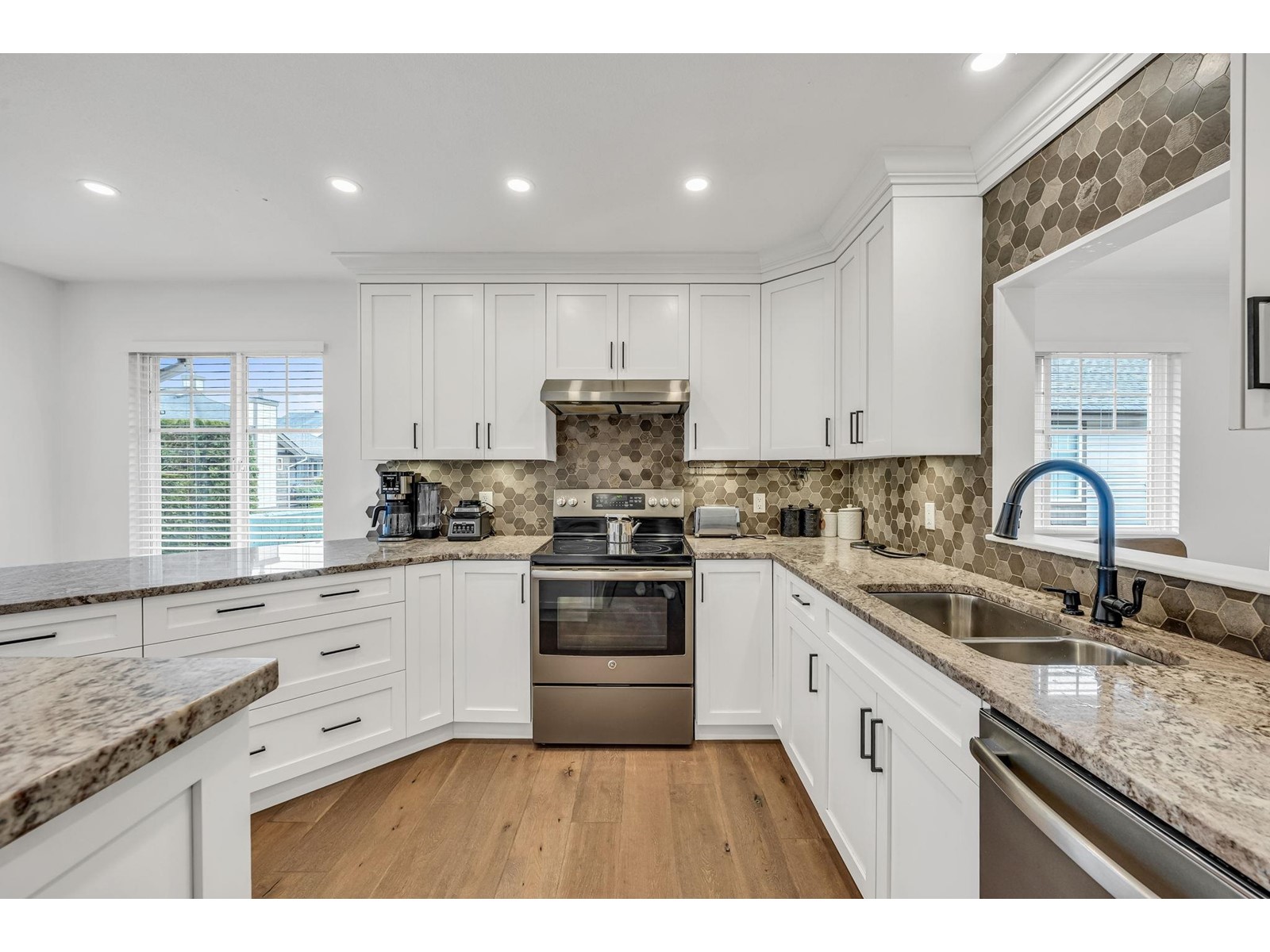 Photo 6 of 18 20222 96 Avenue, Langley BC
