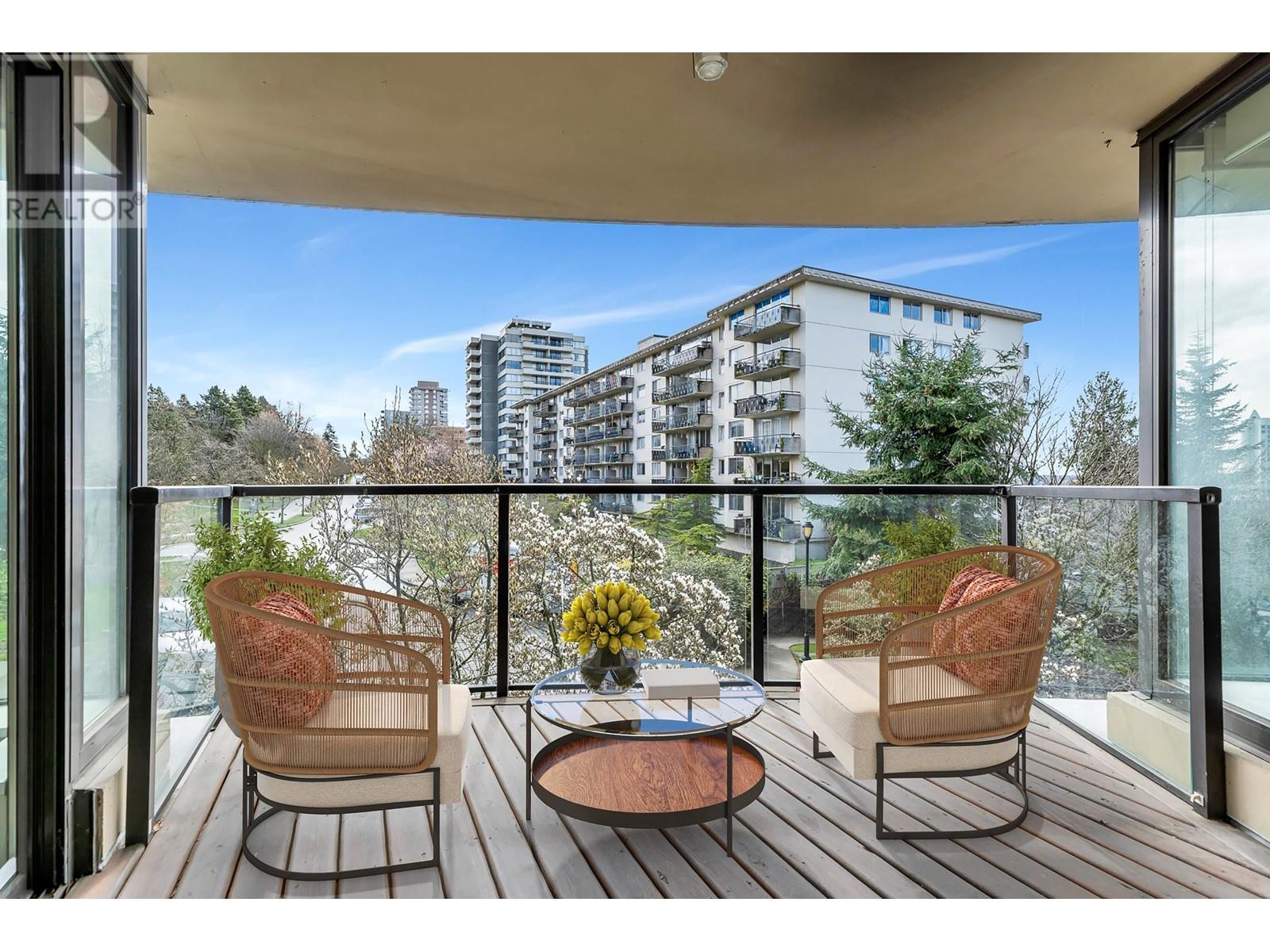304 683 VICTORIA PARK, North Vancouver