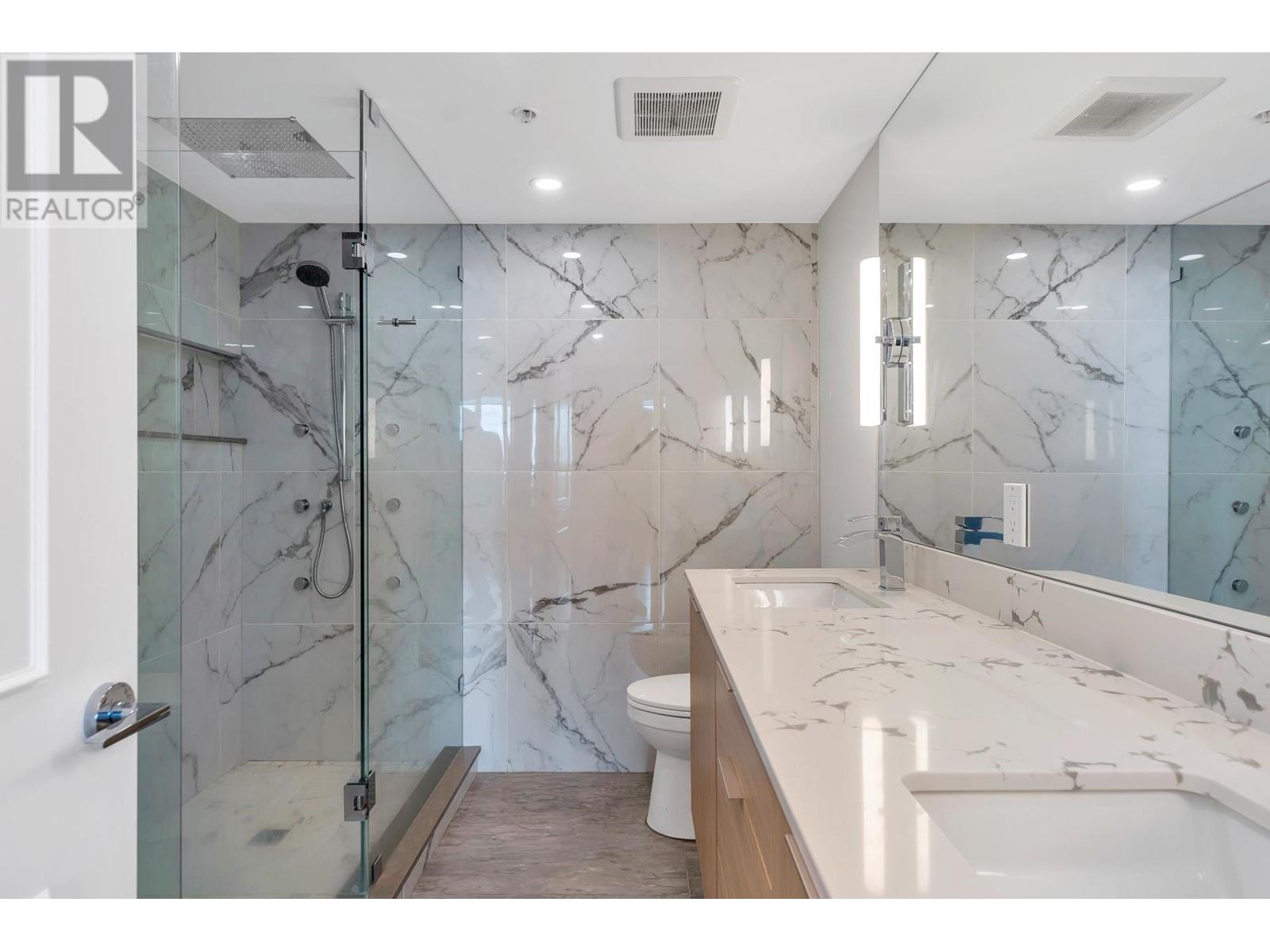 304 683 VICTORIA PARK, North Vancouver