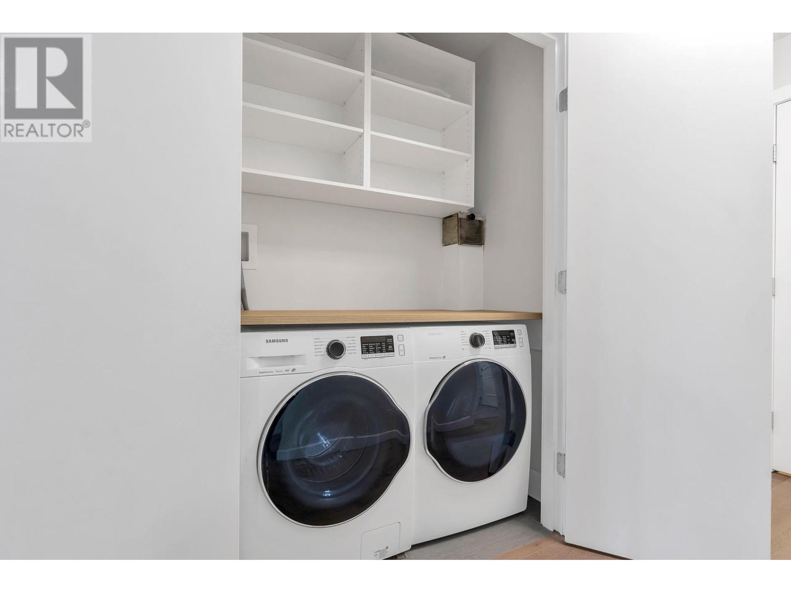304 683 VICTORIA PARK, North Vancouver