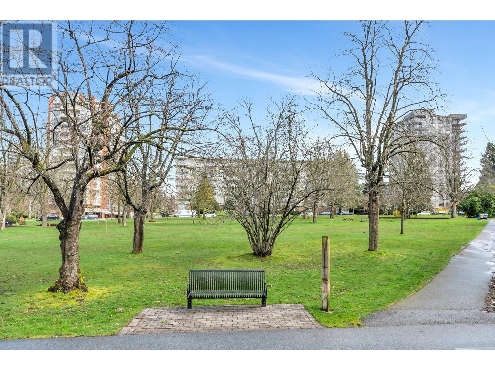 304 683 VICTORIA PARK, North Vancouver