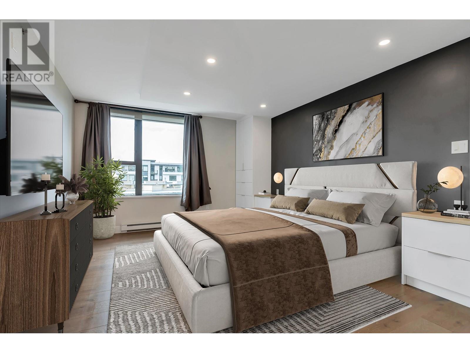 304 683 VICTORIA PARK, North Vancouver