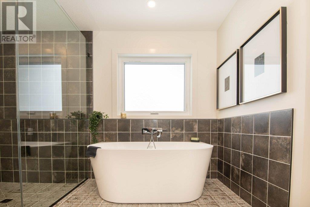 Single Family House for Sale in  Emerald Drive Evergreen Red Deer 
