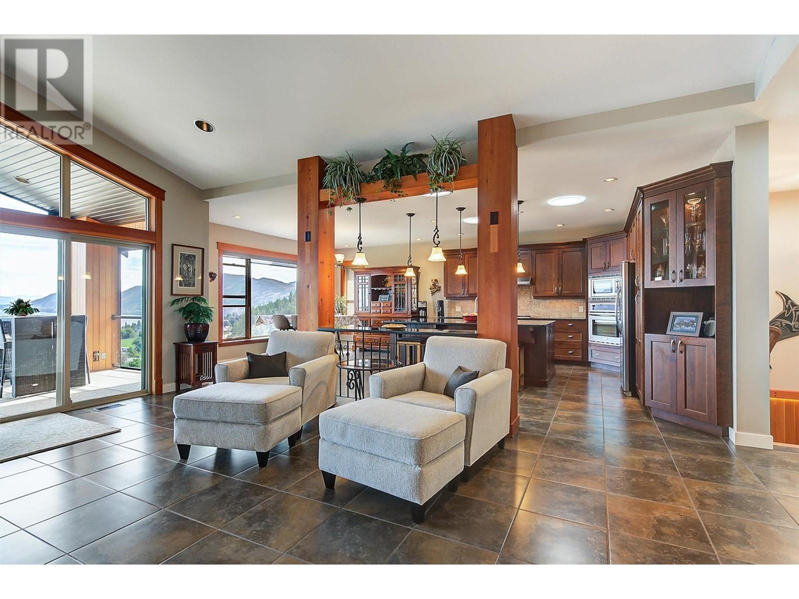  6127 Seymoure Lane, Peachland