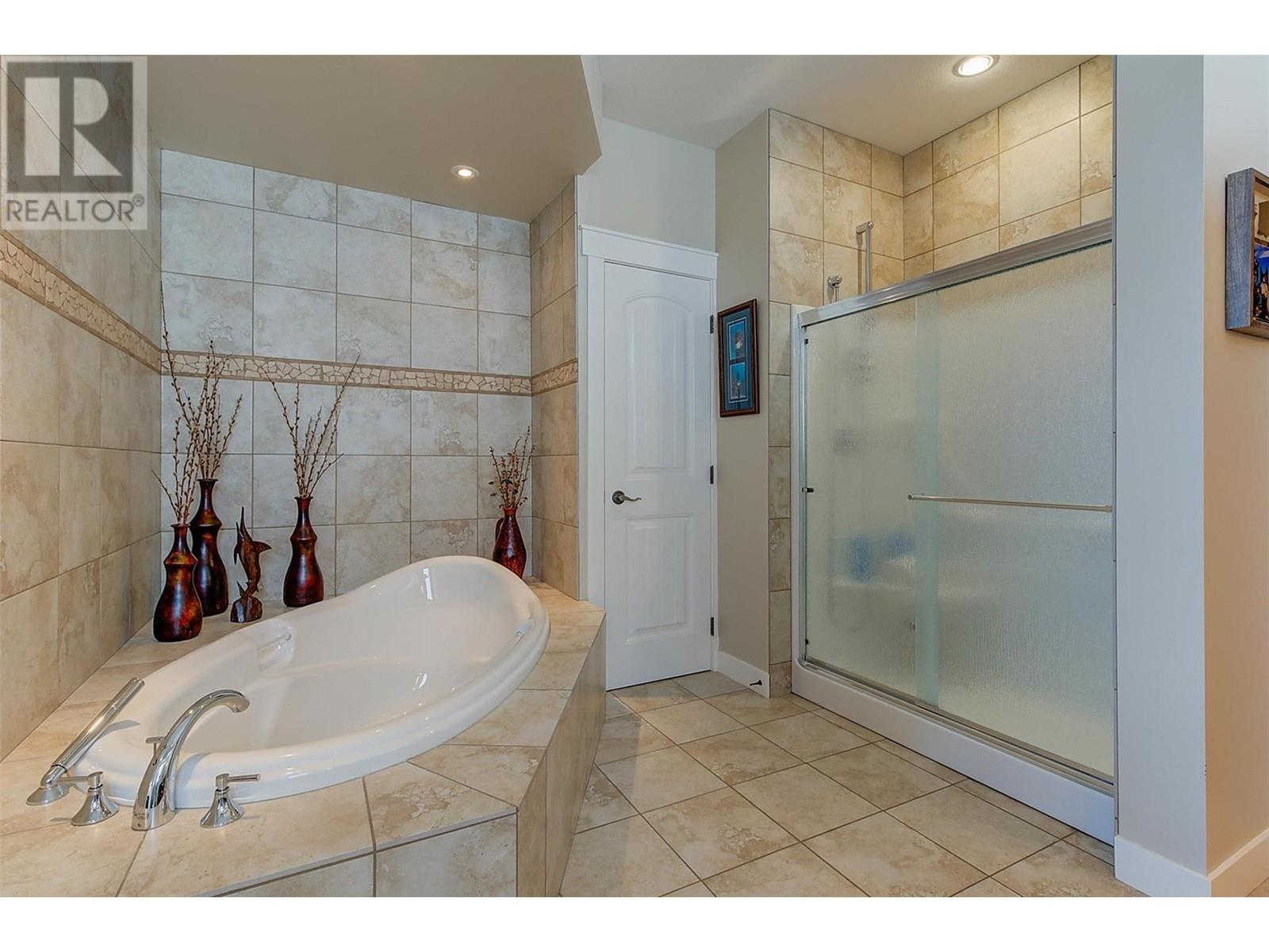  6127 Seymoure Lane, Peachland