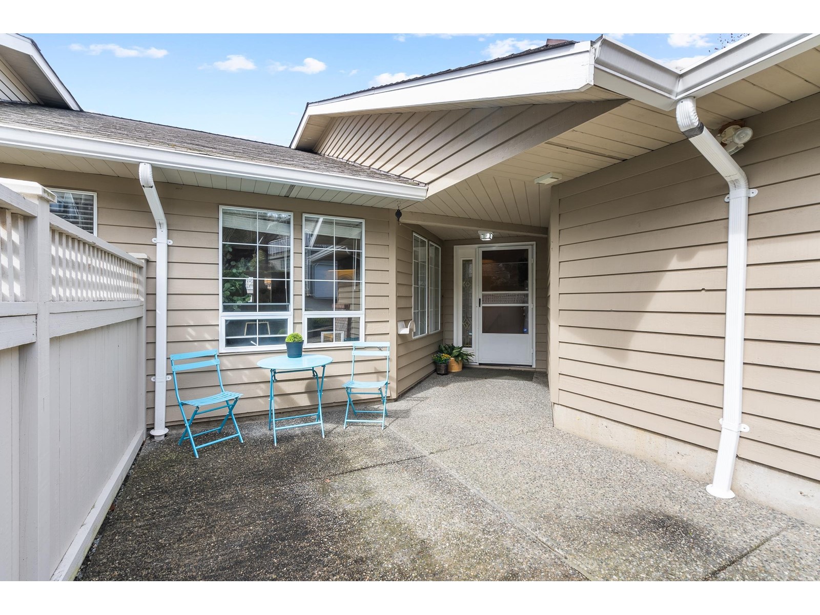 Photo 3 of 31 21848 50 Avenue, Langley BC