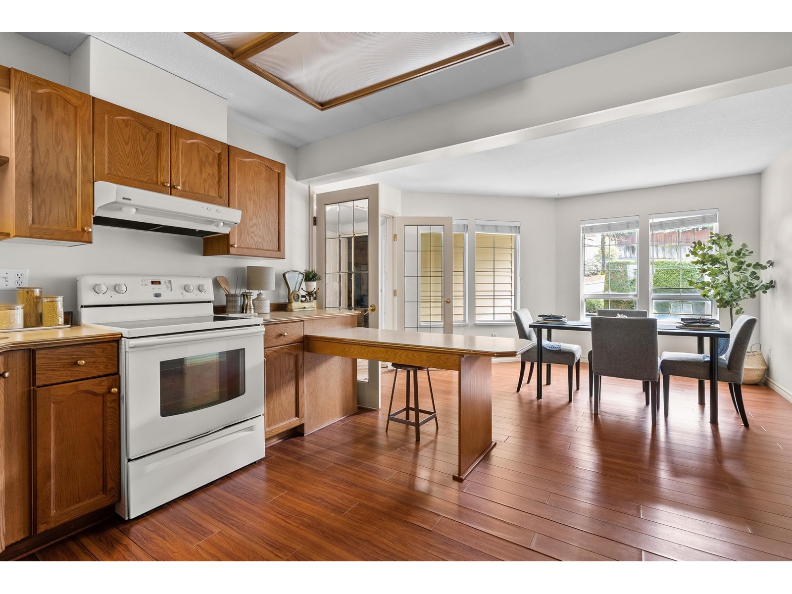Photo 10 of 31 21848 50 Avenue, Langley BC