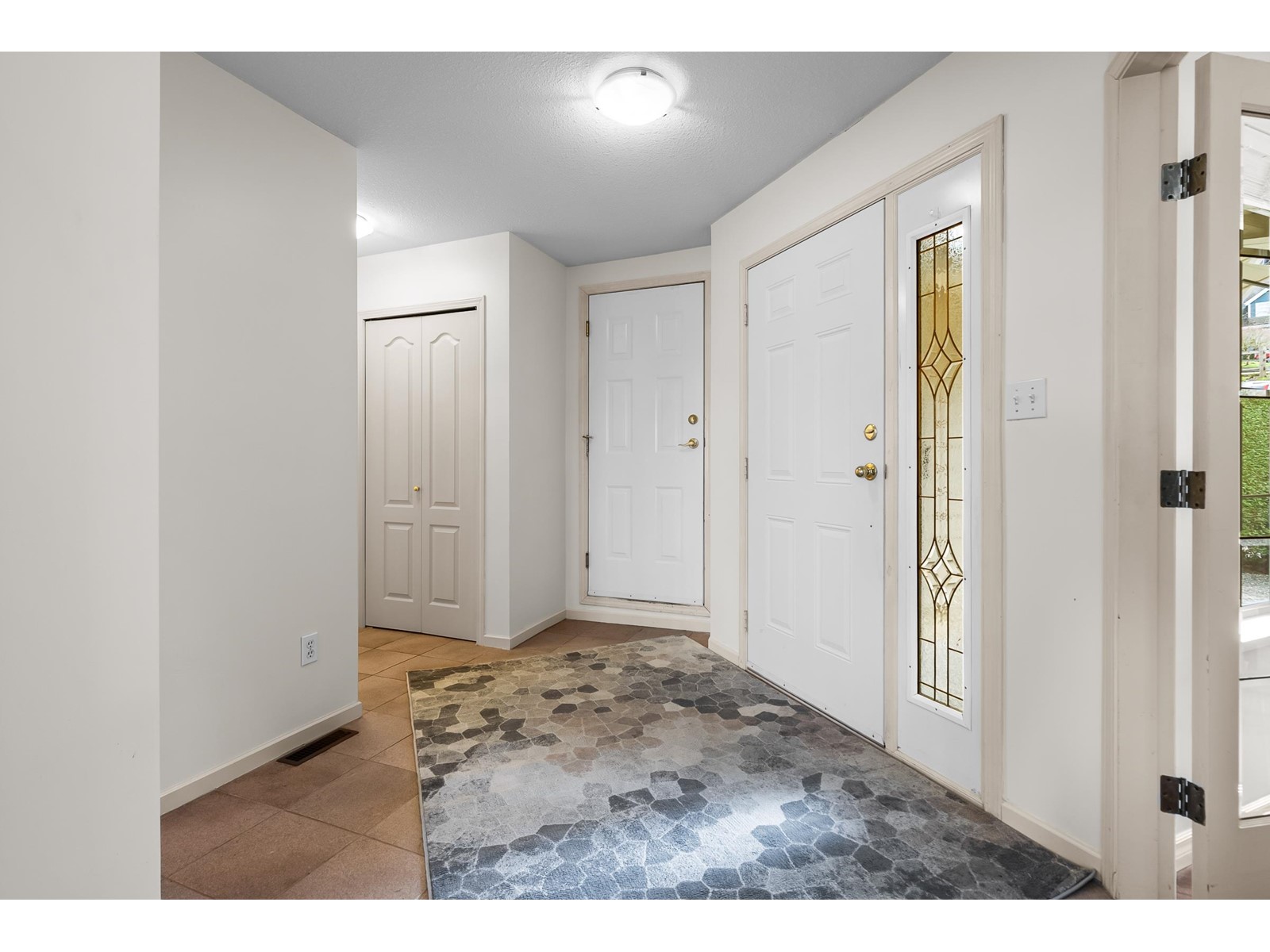 Photo 5 of 31 21848 50 Avenue, Langley BC