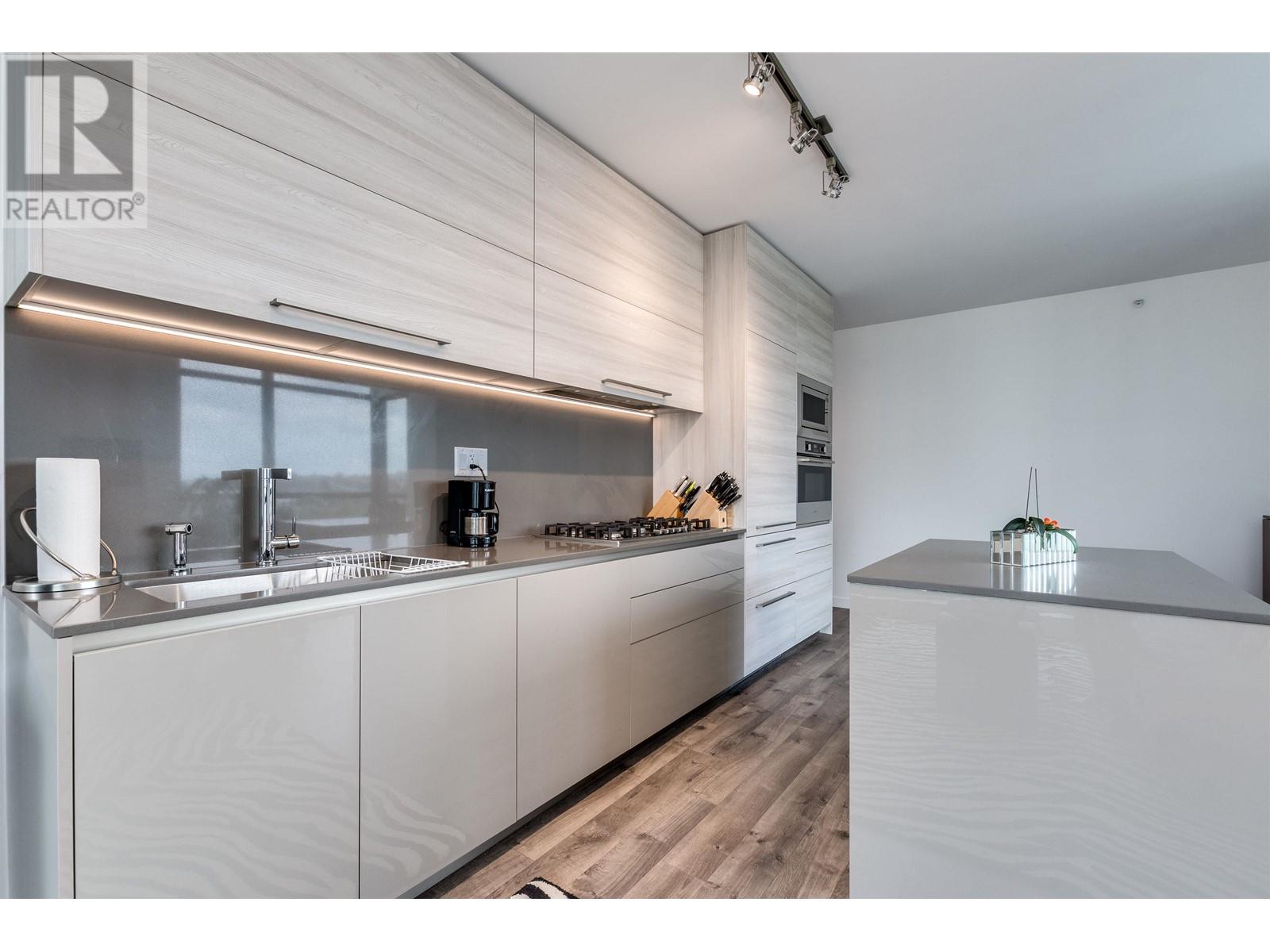 Photo 10 of 701 4488 Juneau Street, Burnaby BC