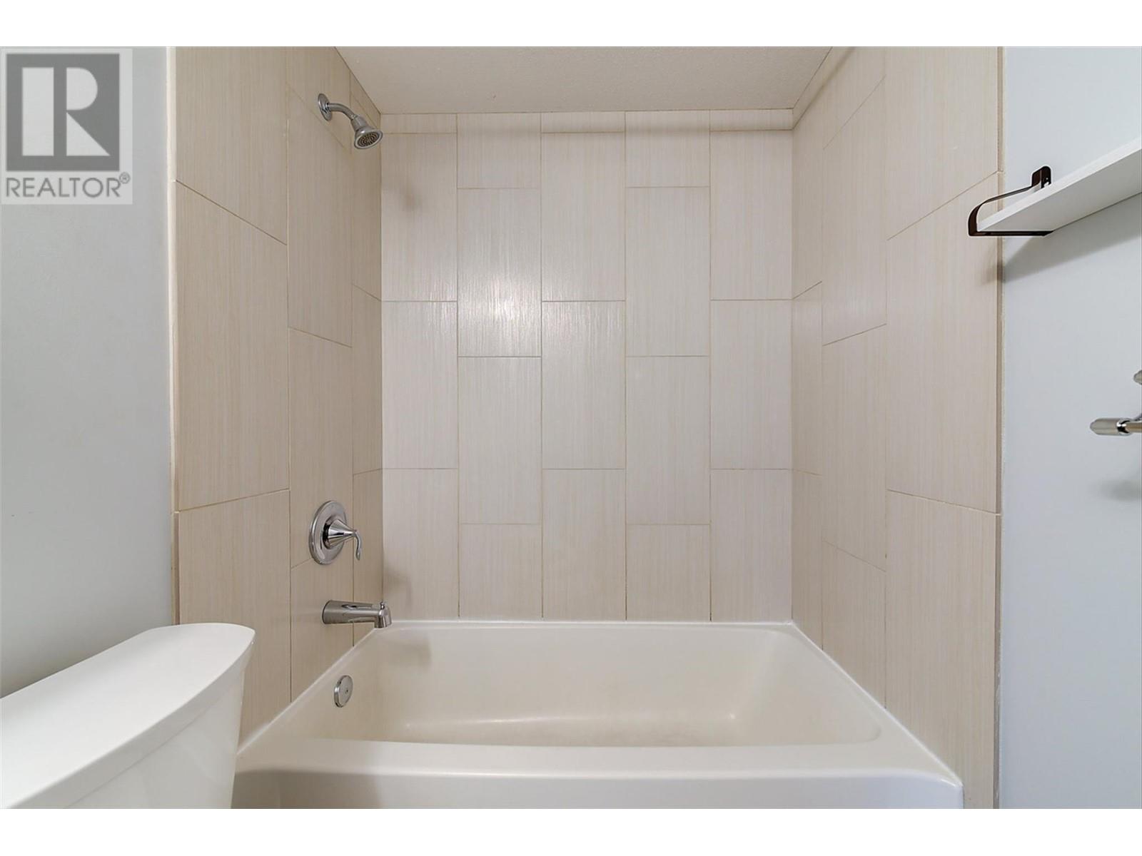 114 3175 De Montreuil Court, Kelowna