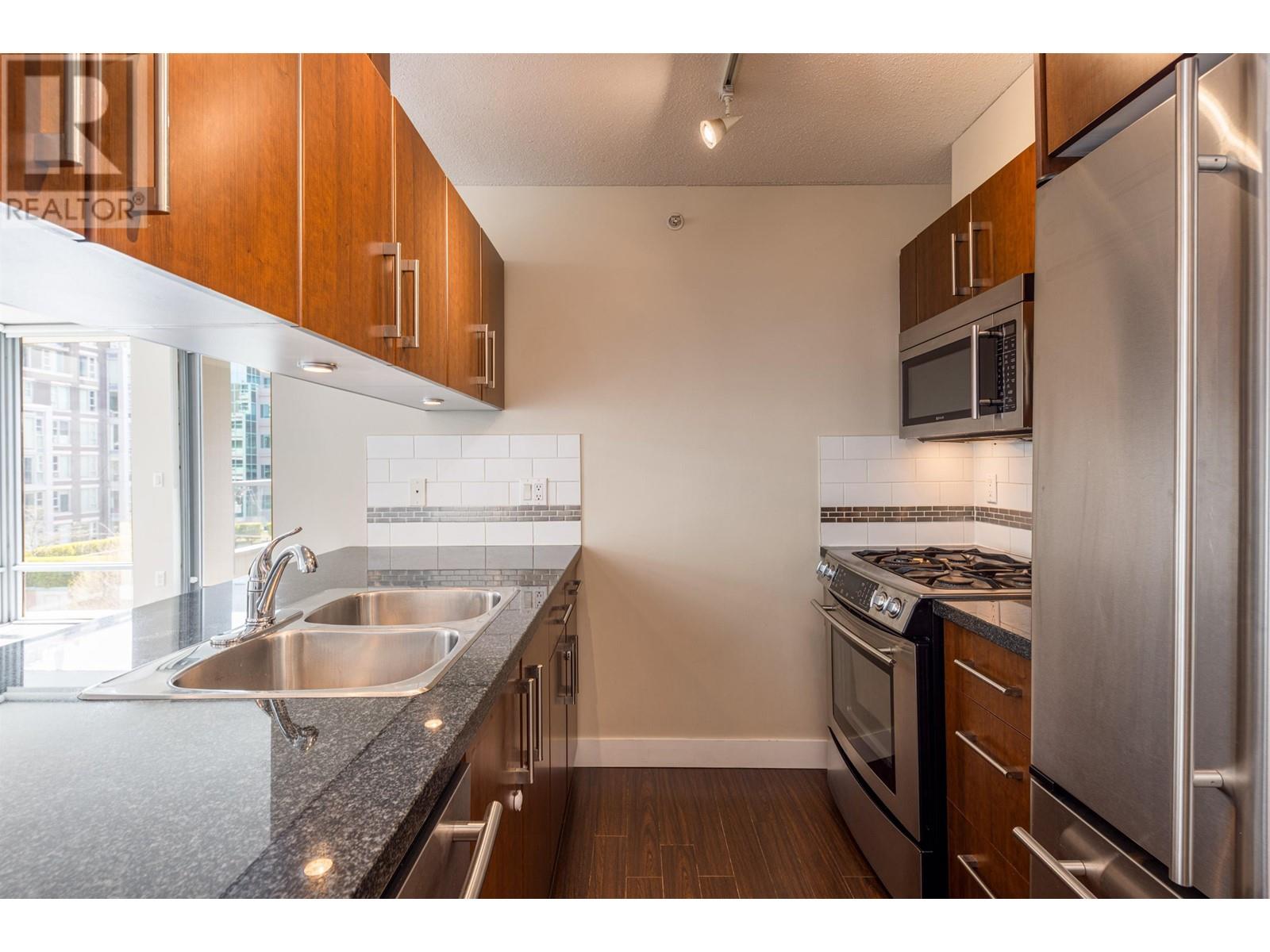 Photo 18 of 702 587 W 7th Avenue, Vancouver BC