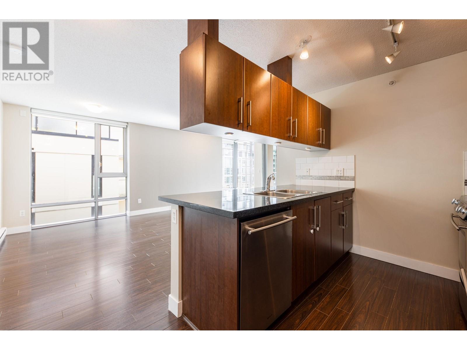 Photo 14 of 702 587 W 7th Avenue, Vancouver BC