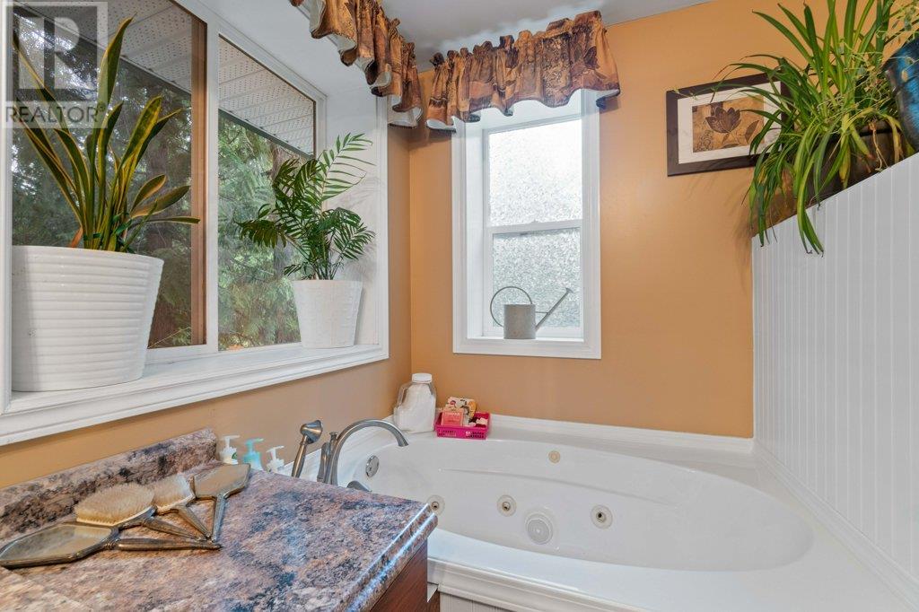 Photo 4 of 9048 Hummingbird Drive, Swansea Point BC