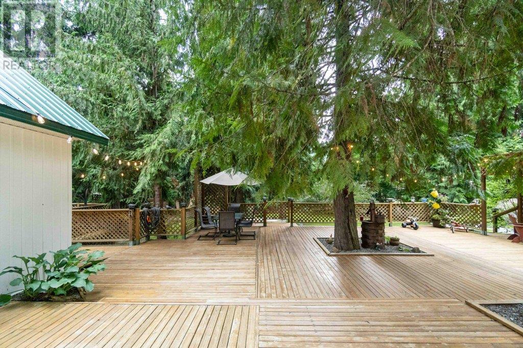 Photo 7 of 9048 Hummingbird Drive, Swansea Point BC