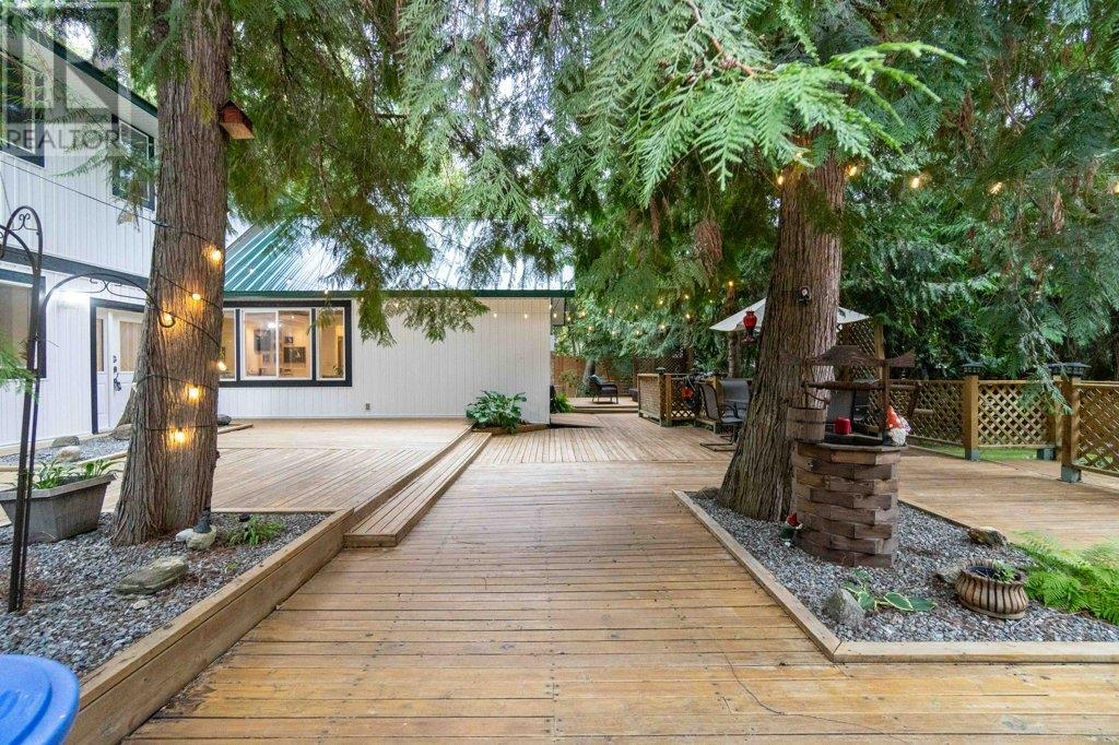 Photo 13 of 9048 Hummingbird Drive, Swansea Point BC