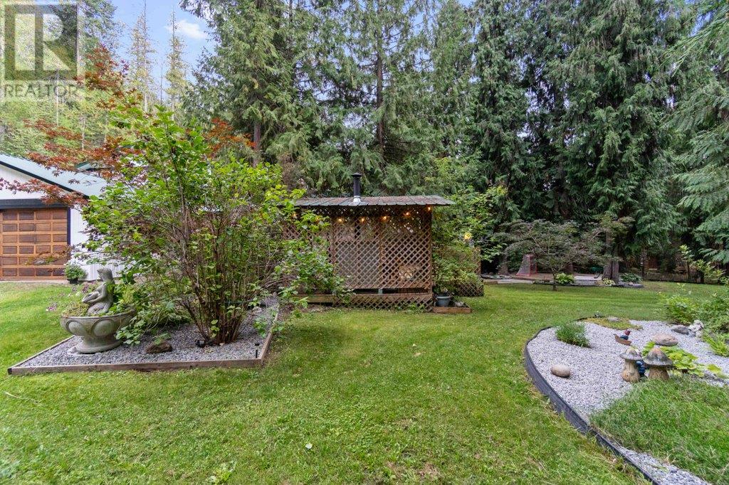 Photo 16 of 9048 Hummingbird Drive, Swansea Point BC