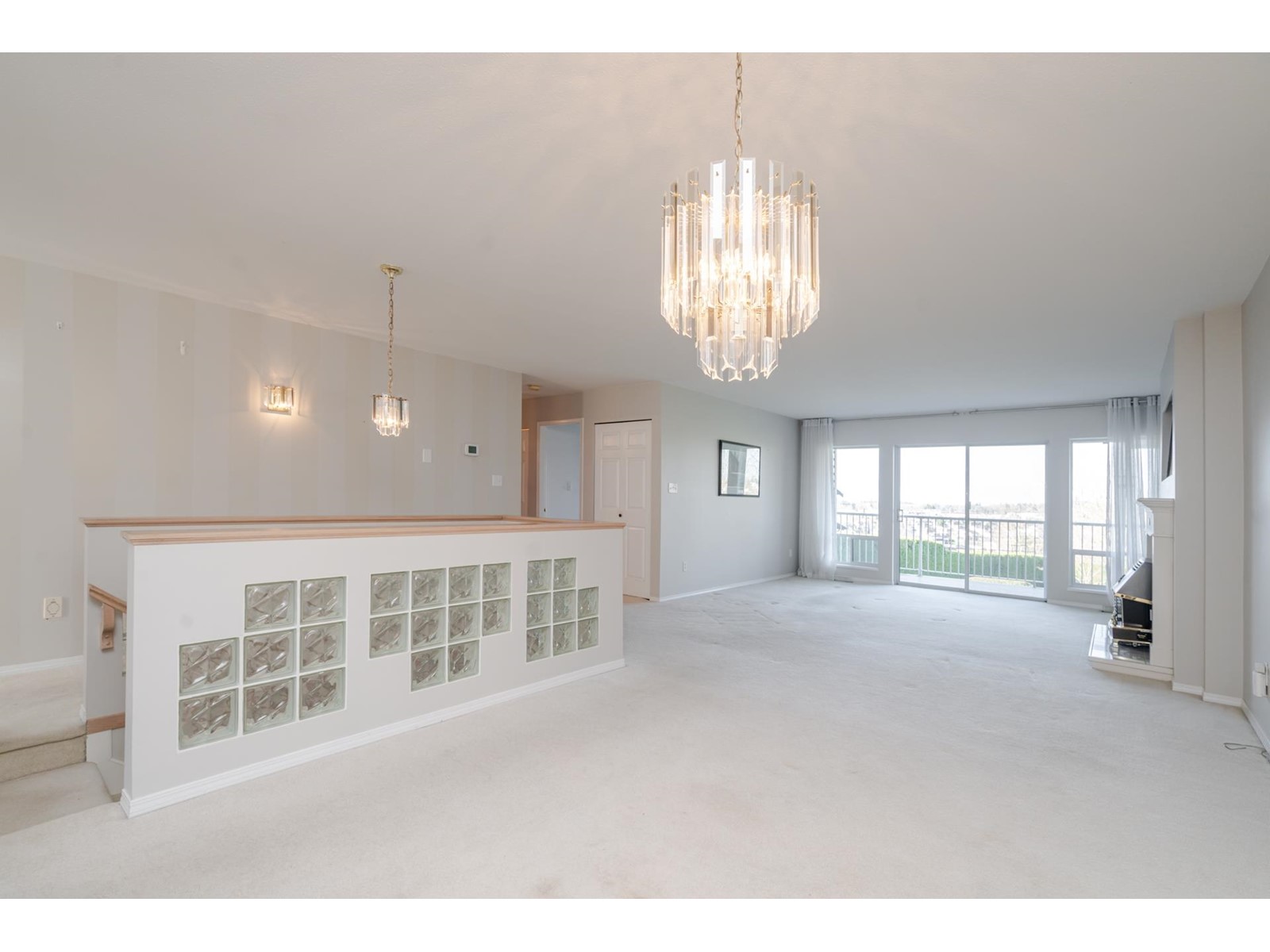 Photo 10 of 28 3293 Firhill Drive, Abbotsford BC