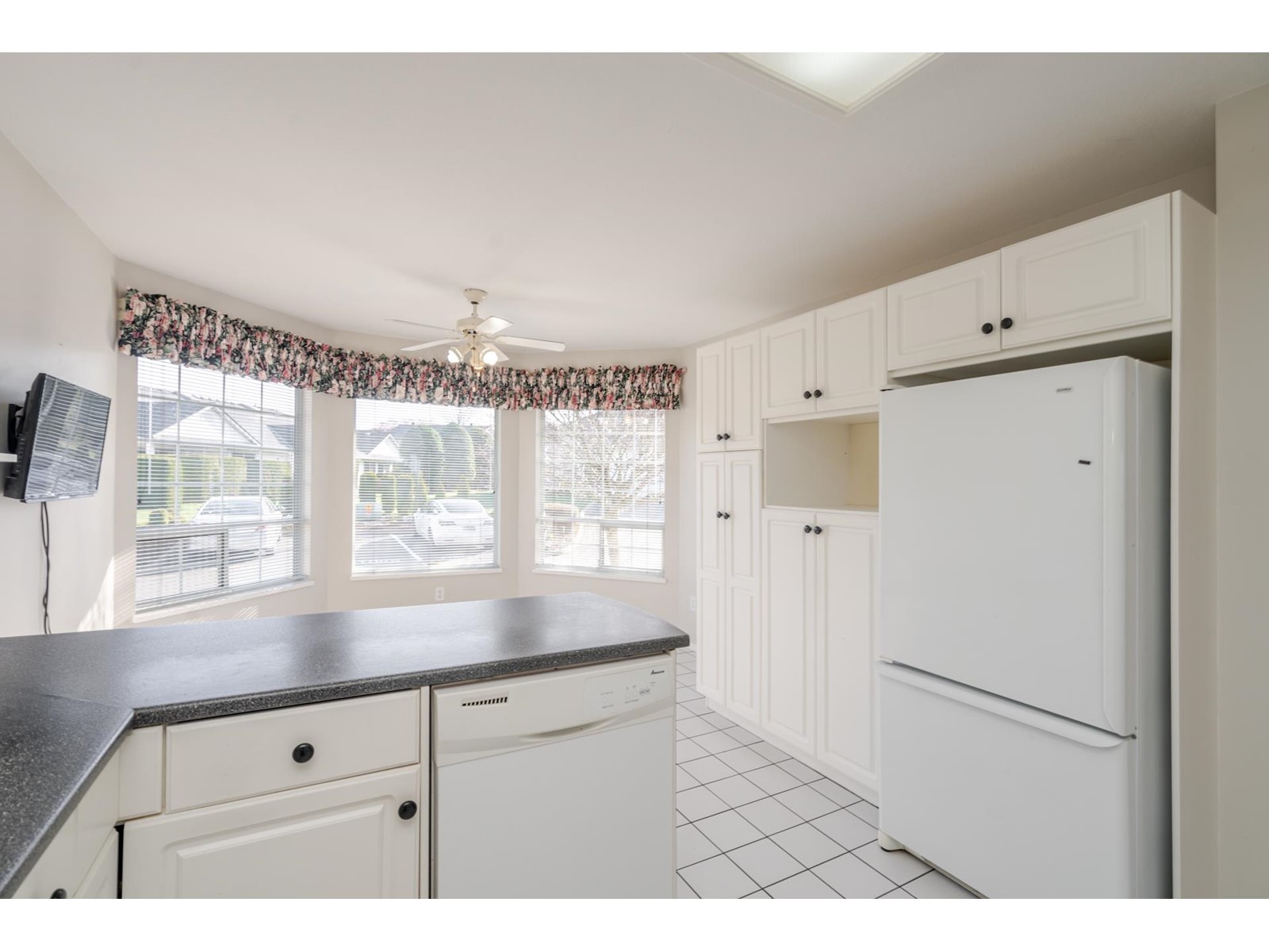Photo 12 of 28 3293 Firhill Drive, Abbotsford BC
