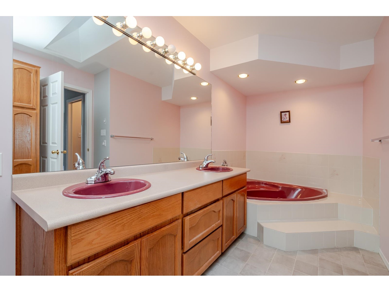 Photo 21 of 28 3293 Firhill Drive, Abbotsford BC