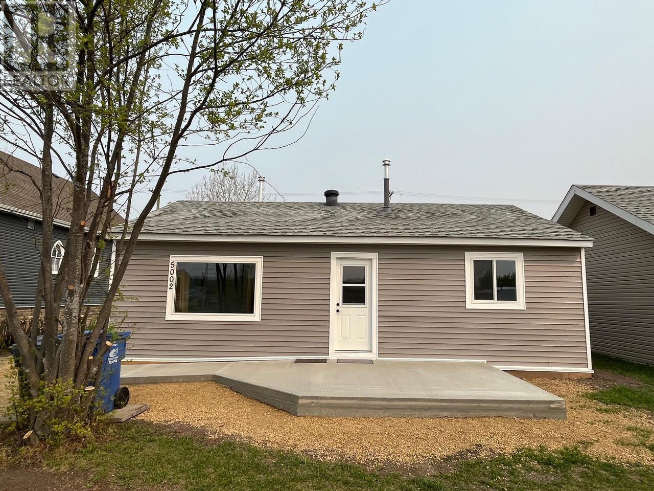 5002 48 Avenue, Pouce Coupe