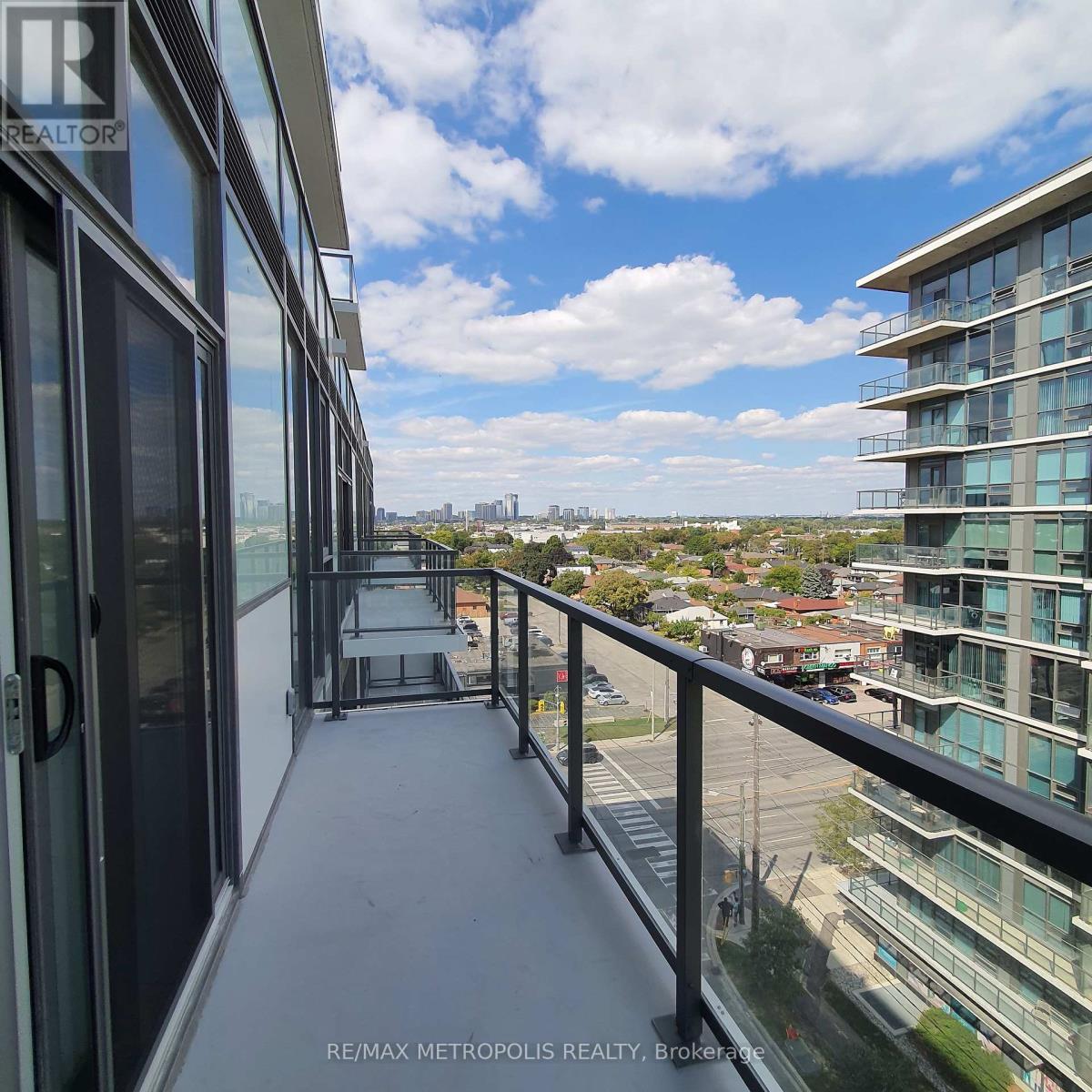 Photo 16 of 807 1195 The Queensway, Toronto ON