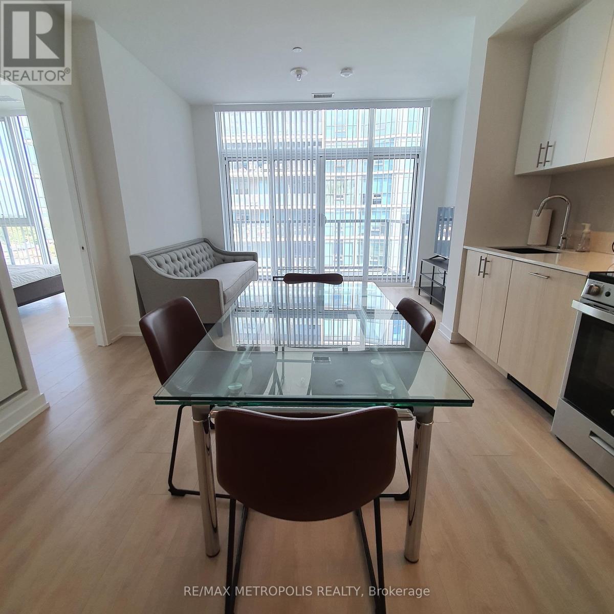 Photo 5 of 807 1195 The Queensway, Toronto ON