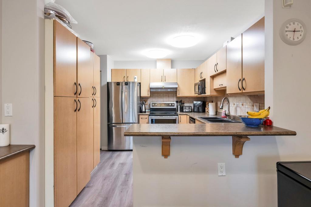 Photo 3 of 14 13918 58 Avenue, Surrey BC
