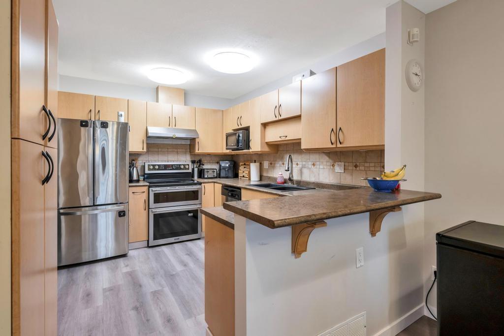 Photo 2 of 14 13918 58 Avenue, Surrey BC