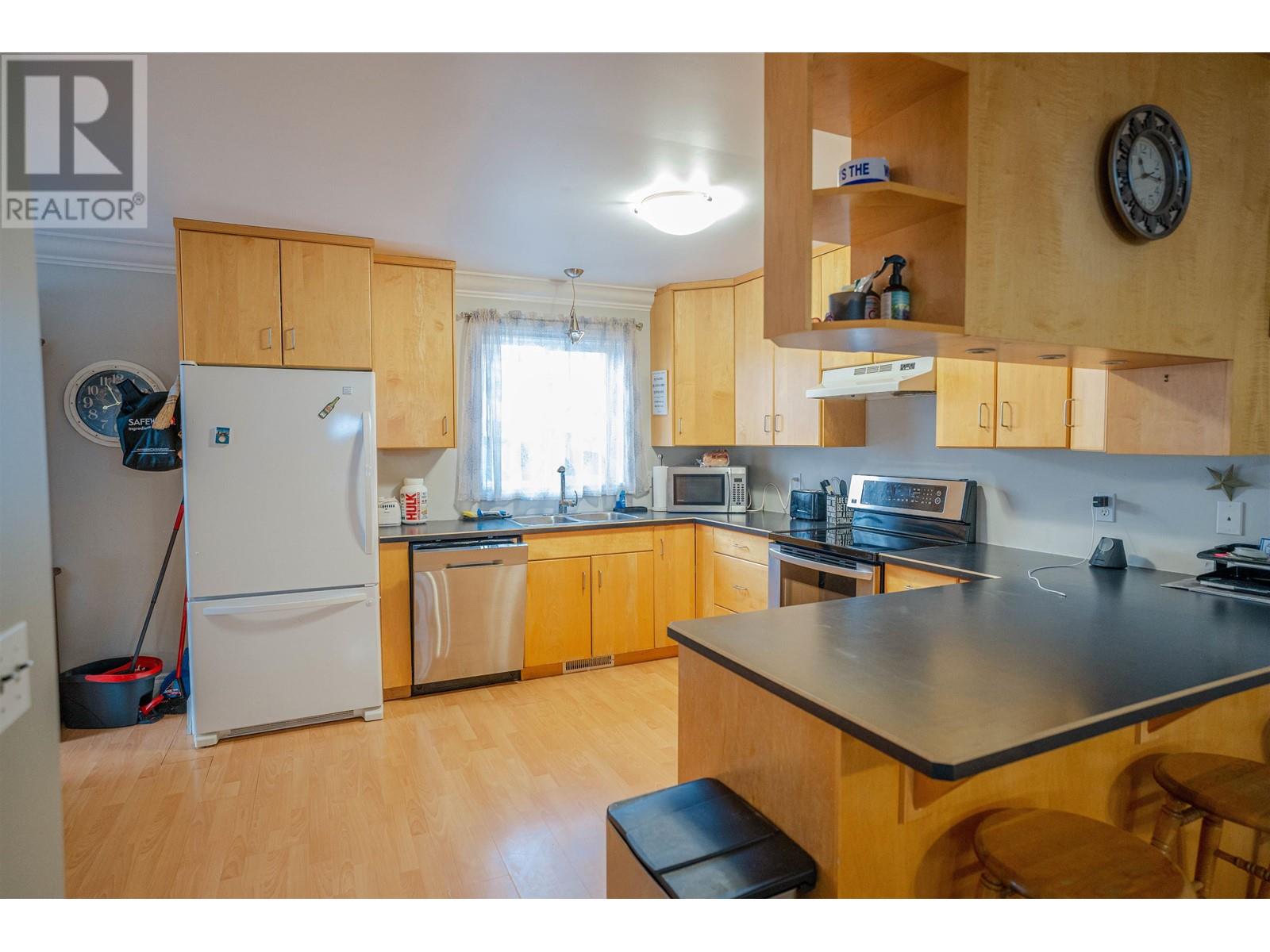 Photo 8 of 8703 8707 89 Avenue, Fort St John BC