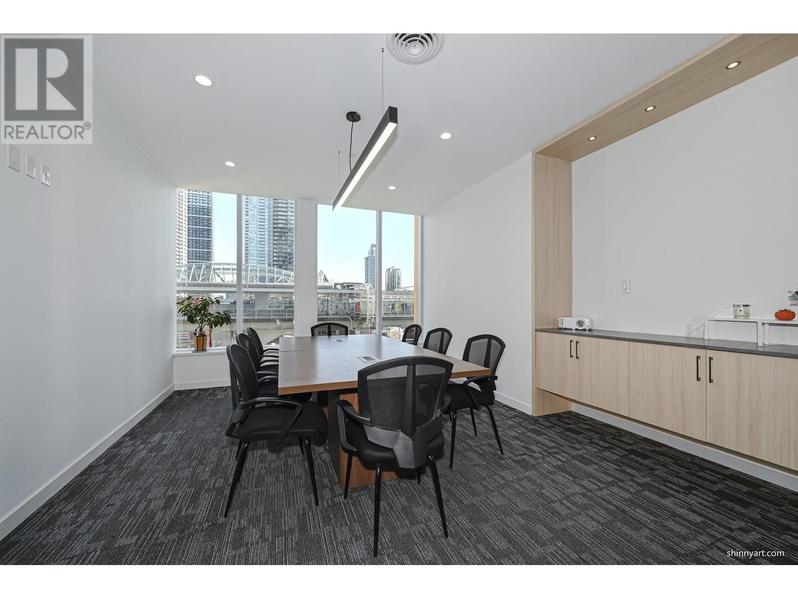 Photo 5 of 404 6378 Silver Avenue, Burnaby BC